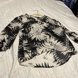 Size small black and white top with 3/4 length sleeves